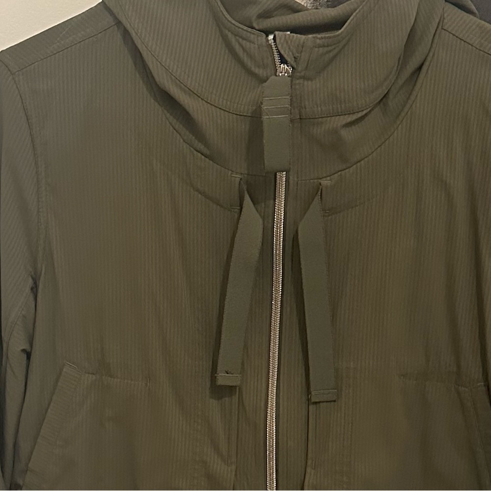 Lululemon Jacket - Picture 7 of 7